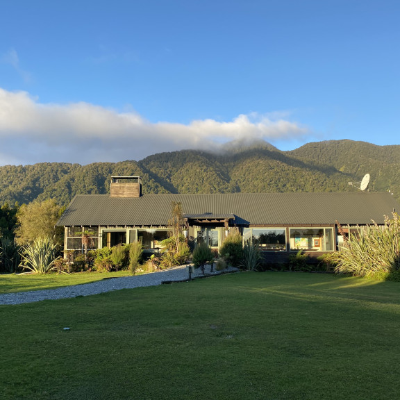 Waitai Lodge LR